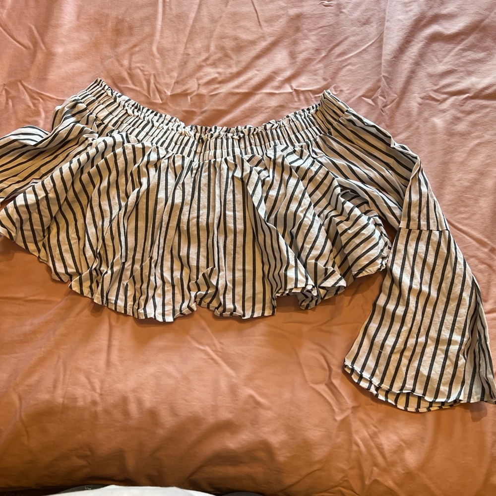 bebe Gray and White Striped Off-Shoulder Cropped Blouse